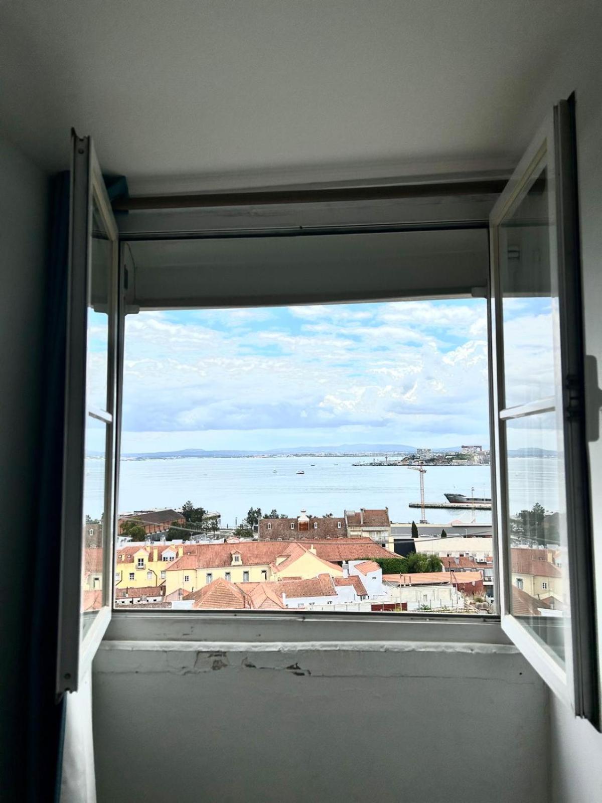 Santos Apartment In Central Lisbon With River View Exterior photo